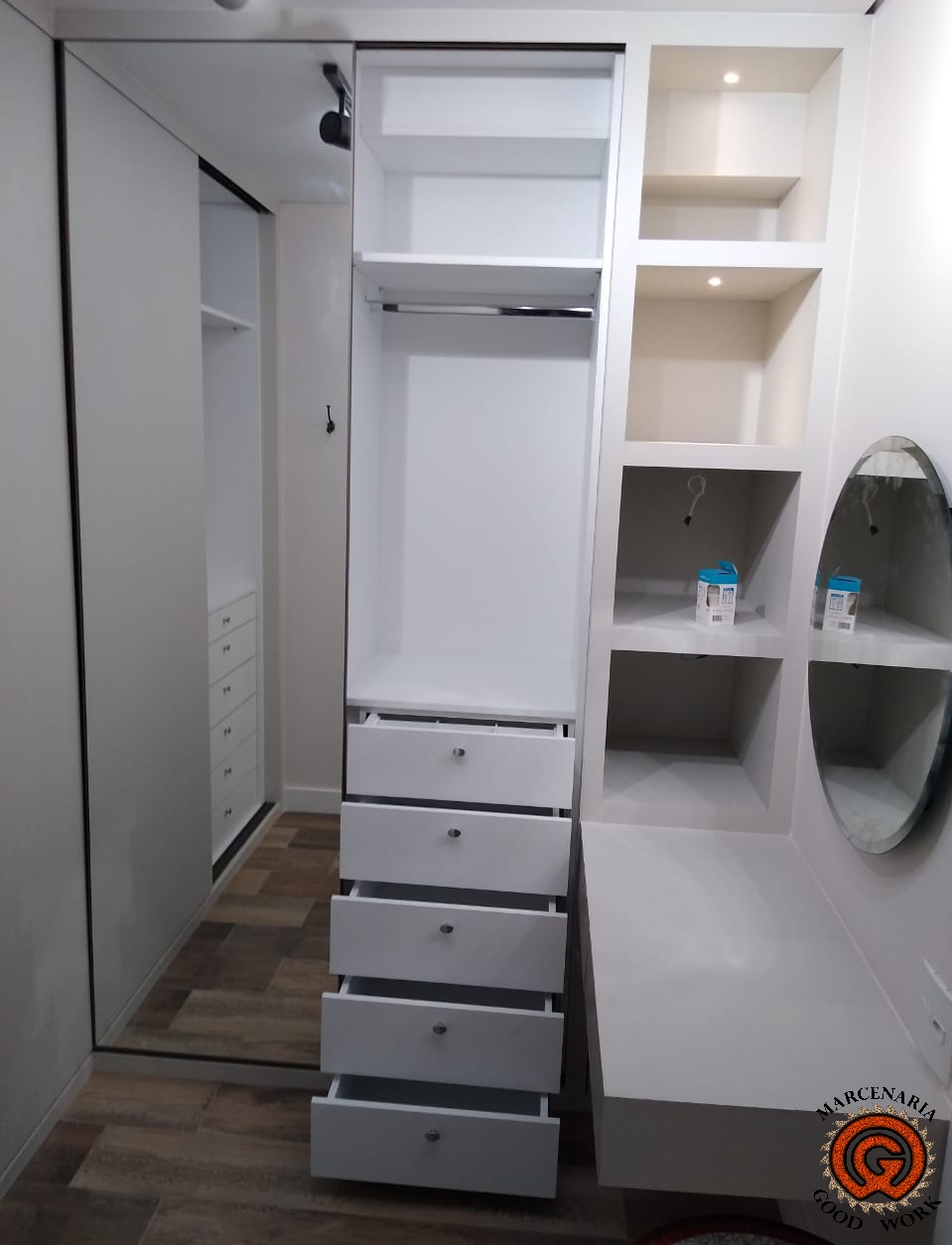Closet-L-Penteadeira-Cyrela-Atmosfera-Marcenaria-Good-Work-4.jpg