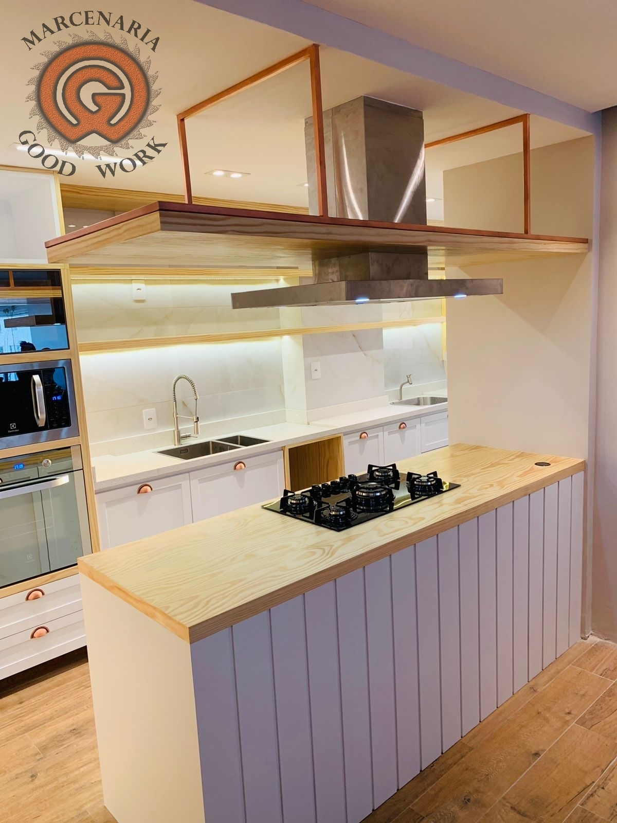 Cozinha-Sob Medida-Mdf Branco Diamante-Lâmina Natural Pinus-Marcenaria Good Work-12.png