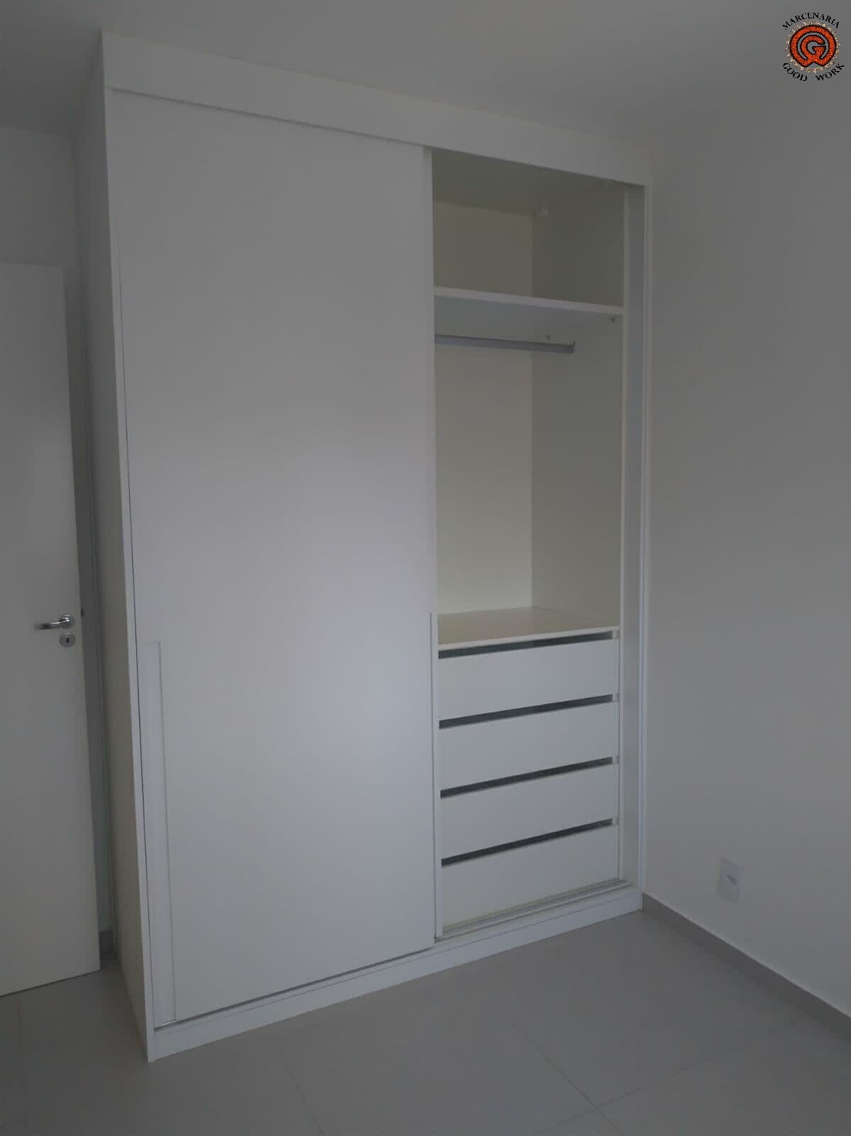 Roupeiro-Sob medida-Duas portas-Mdf Branco Diamante-Portas de correr-Marcenaria Good Work-4.png