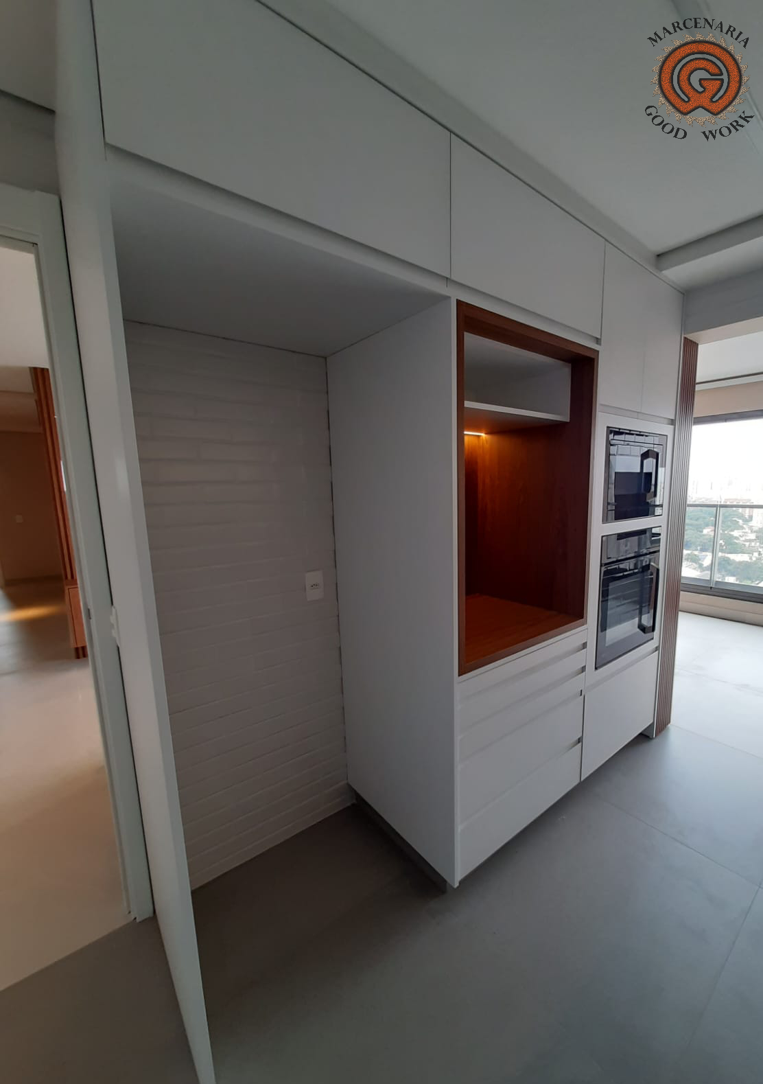 Armário-Sob Medida-Mdf Branco Texturizado-Mdf Louro Freijó-Sudati-Marcenaria Good Work.png