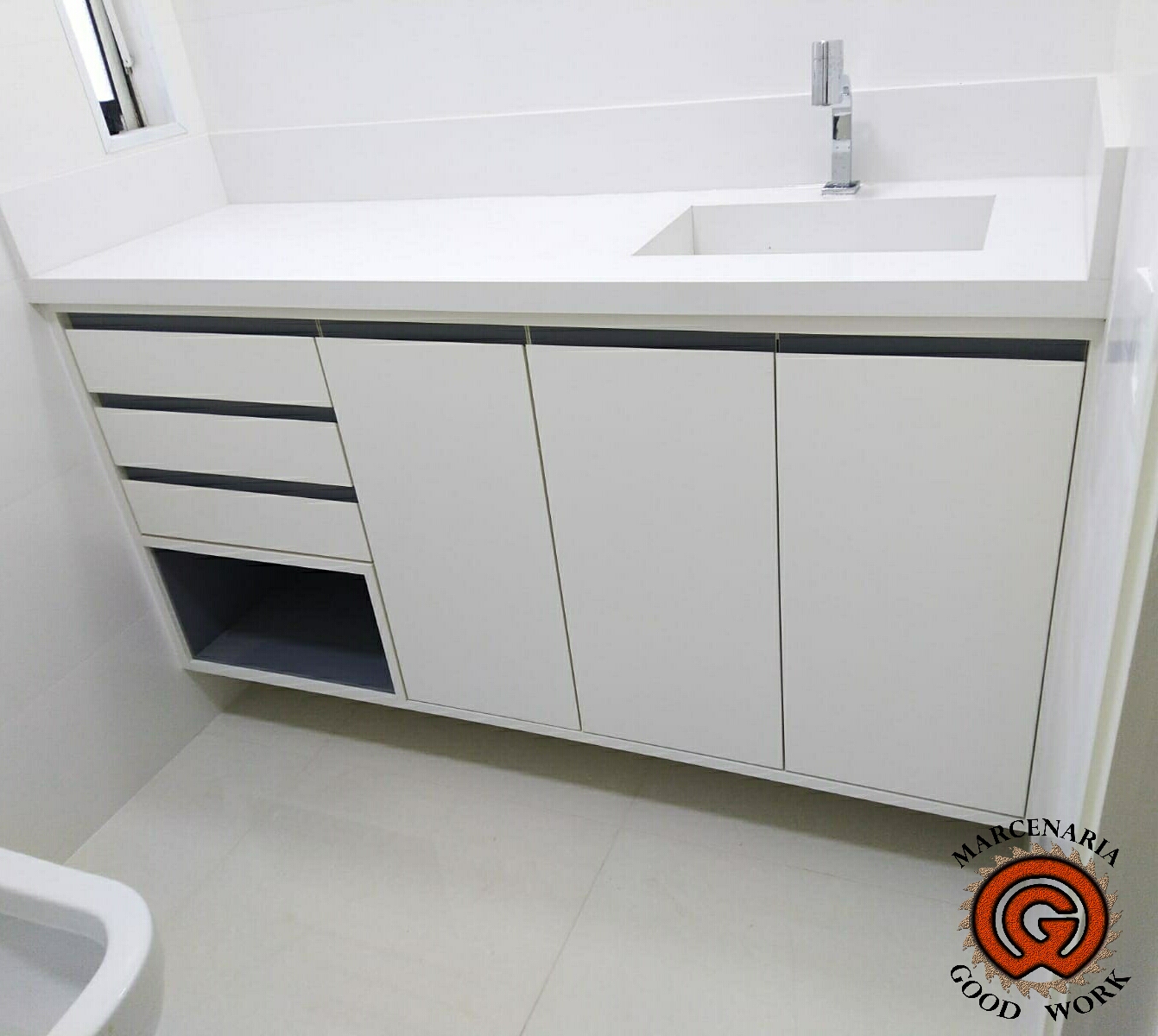 Gabinete -sob medida-Mdf branco-Mdf cinza sagrado-Marcenaria Good Work-.png