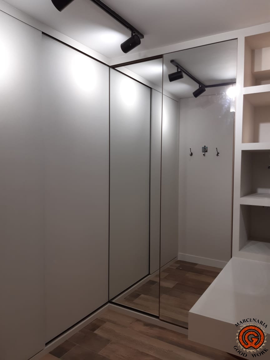 Closet-L-Penteadeira-Cyrela-Atmosfera-Marcenaria-Good-Work.jpg