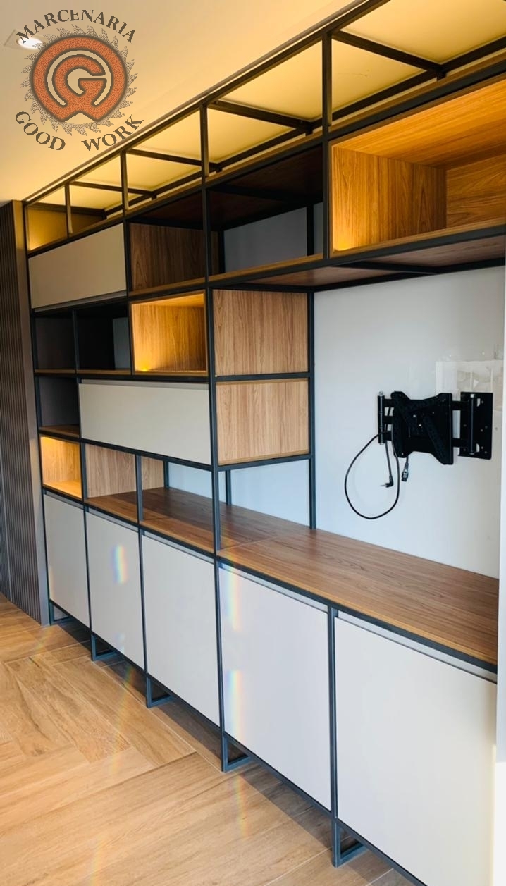 Estante-Sob Medida-Mdf Carvalho Hanover-Mdf Chamois-Tramato-Serralheria Preta-Marcenaria Good Work-2.png