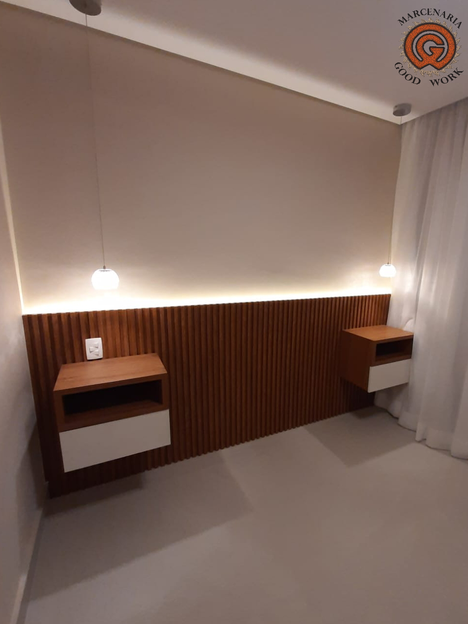 Cabeceira-Mesinha Suspensa-Sob Medida-Mdf Louro Freijó-Sudati-Marcenaria Good Work.png