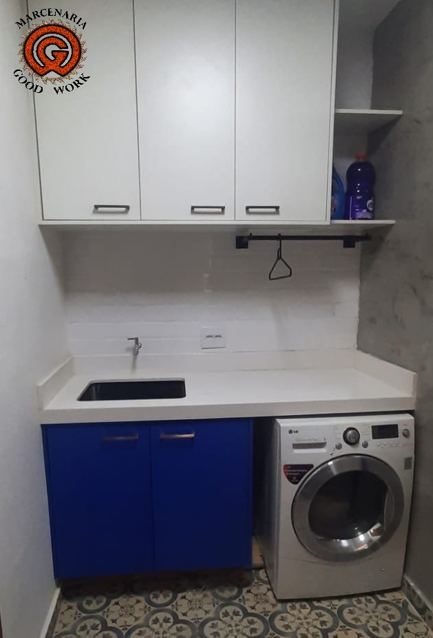 Lavanderia-Mdf-Branco-Texturizado-Formica-Azul-Cobalto-Marcenaria-Good-Work-3.png