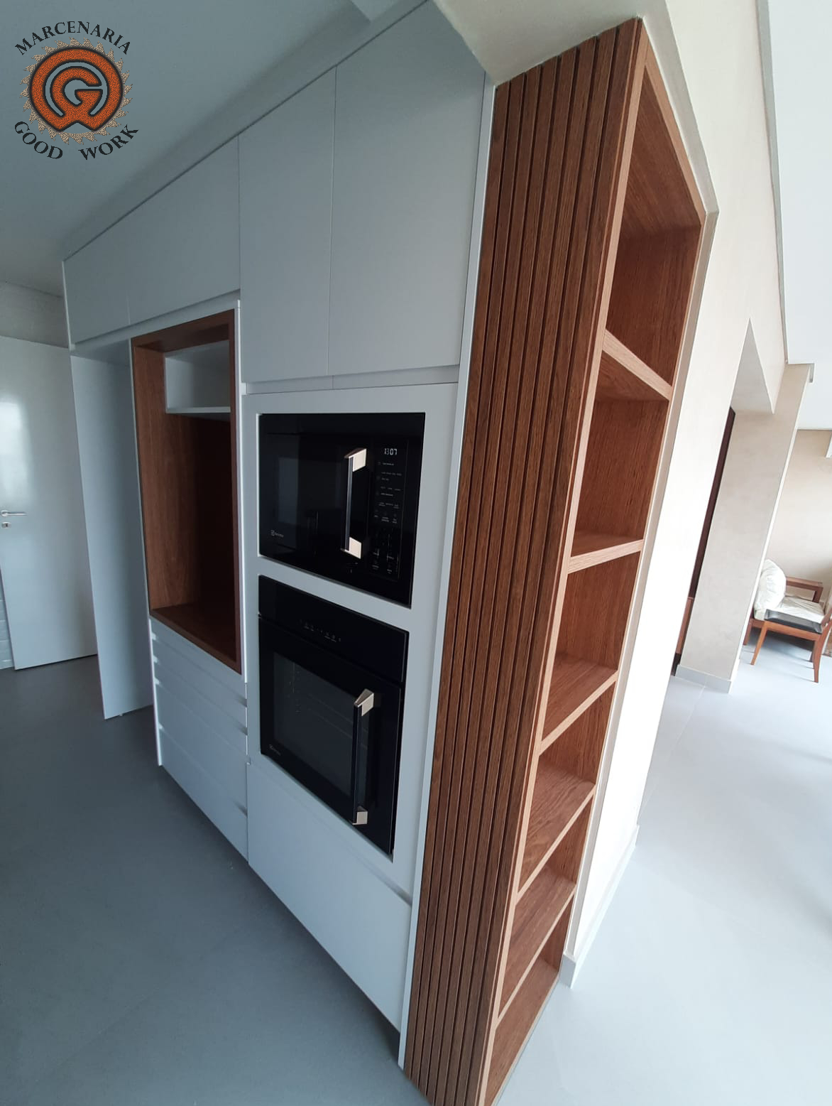 Armário-Sob Medida-Mdf Branco Texturizado-Mdf Louro Freijó-Sudati-Marcenaria Good Work-3.png