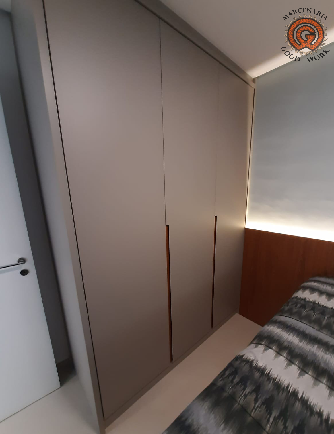 Roupeiro-Três Portas-Sob Medida-Mdf Betton Matt-Arauco-Marcenaria Good Work-3.png