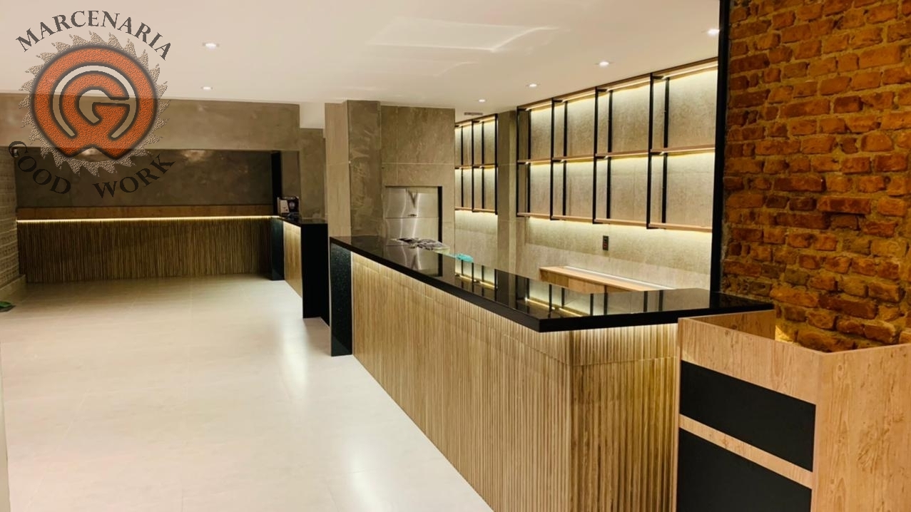 Restaurante-Balcão-Praleiras com Led-Sob Medida-Mdf Quênio Rústico-Marcenaria Good Work-2.png