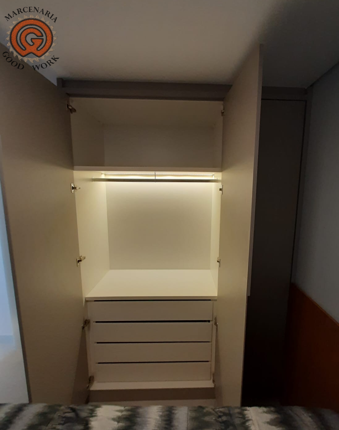 Roupeiro-Três Portas-Sob Medida-Mdf Betton Matt-Arauco-Marcenaria Good Work-5.png