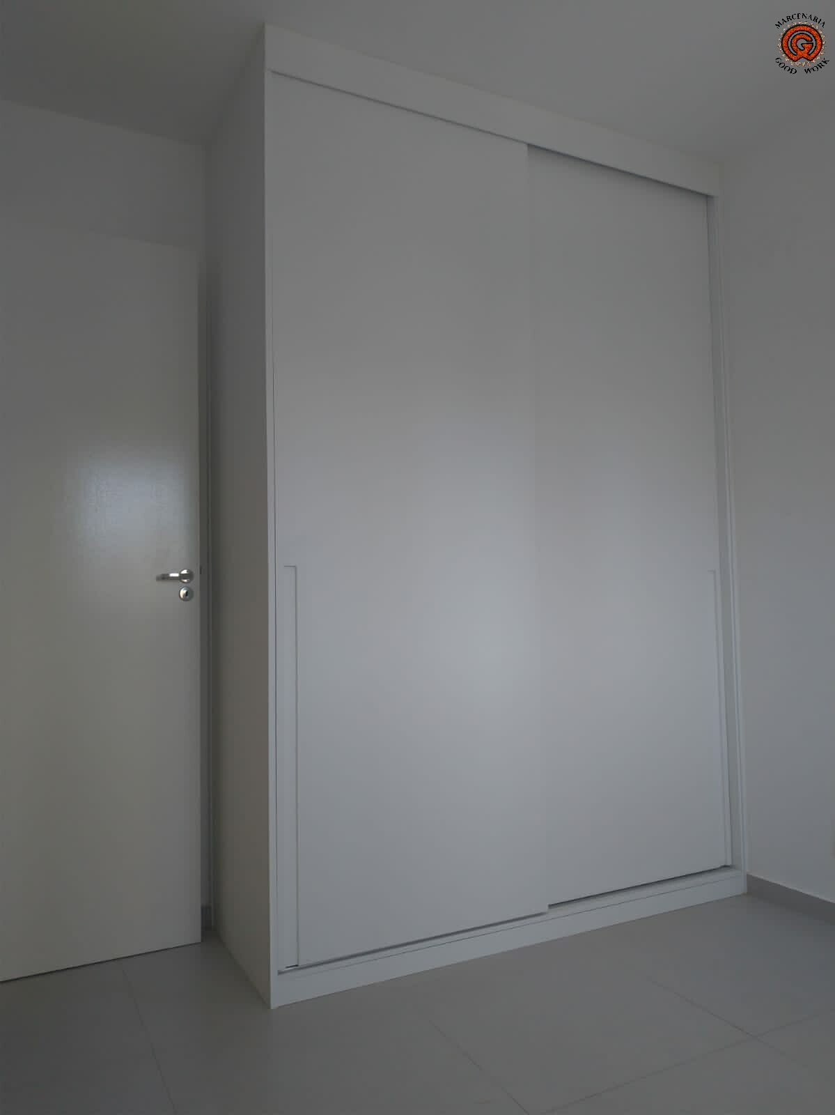 Roupeiro-Sob medida-Duas portas-Mdf Branco Diamante-Portas de correr-Marcenaria Good Work-5.png