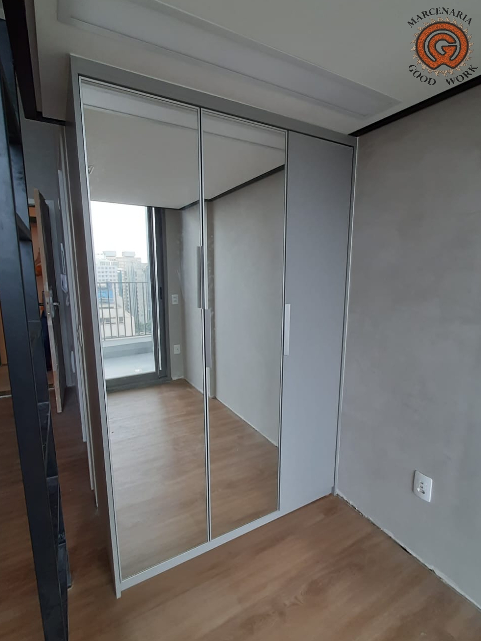 Roupeiro-3 Portas-Sob Medida-Mdf Cinza Urban-Guararapes-Marcenaria Good Work.jpg