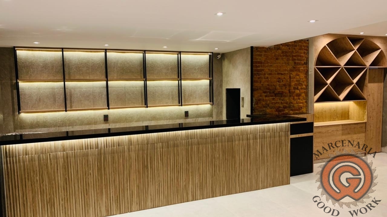 Restaurante-Balcão-Praleiras com Led-Sob Medida-Mdf Quênio Rústico-Marcenaria Good Work.png