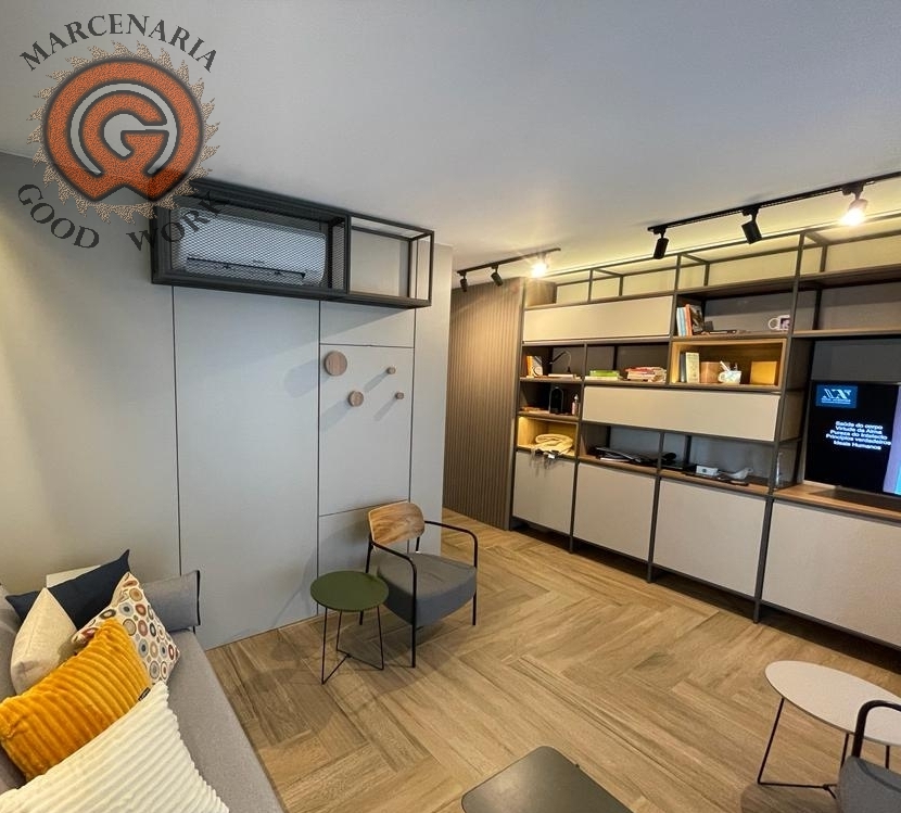 Painel-Fechamento-Mesa-Sob Medida-Mdf Chamois-Pé da Mesa-Suportes-Mdf Carvalho Hanover-Prateleira Suspensa-Serralheria-Cinza Grafite-Marcenaria Good Work.jpg