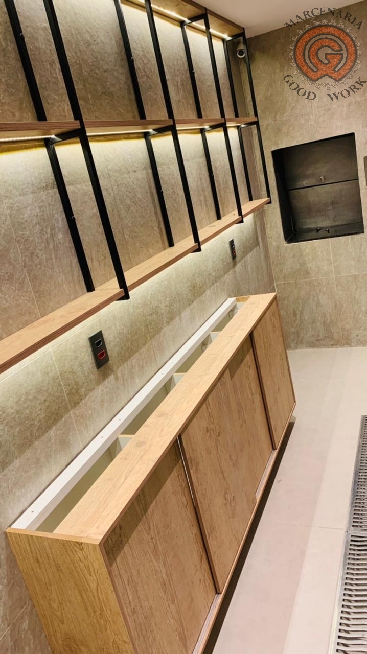 Restaurante-Prateleiras-Aparador-Sob Medida-Mdf Quênio Rústico-Led embutido-Serralheria-Marcenaria Good Work-2.png