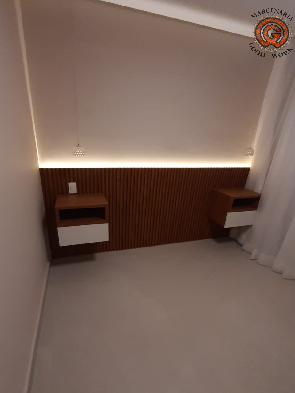 Cabeceira-Mesinha Suspensa-Sob Medida-Mdf Louro Freijó-Sudati-Marcenaria Good Work-2.png