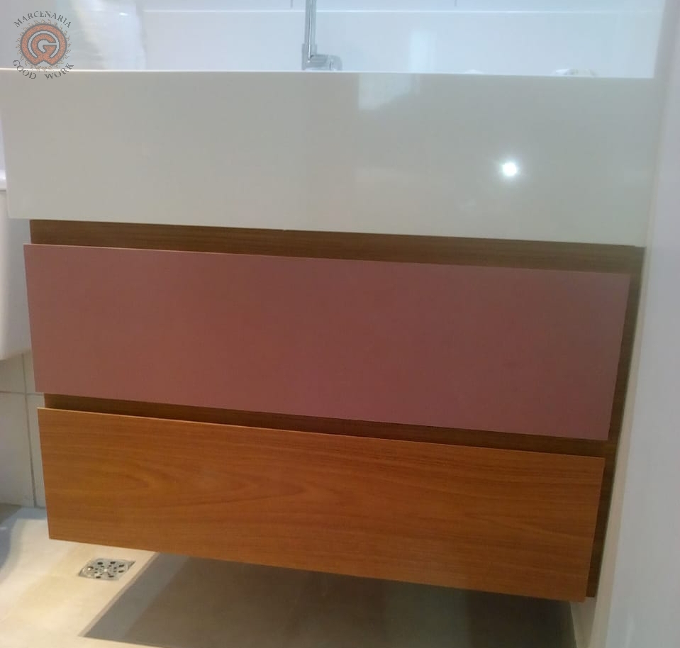 Gabinete-Banheiro-Face-Home-Cambuci-Louro-Freijó-Rosa-Glamour-Marcenaria-Good-Work-3.jpg