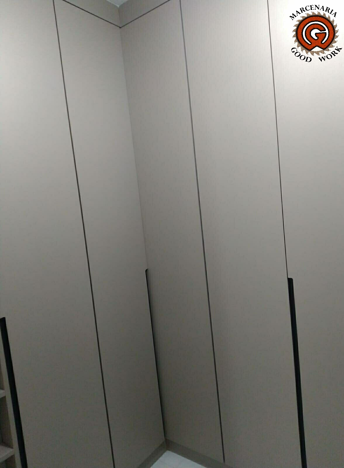 Roupeiro-L-Perola urbana-duratex-Puxadores-Cava-Marcenaria-Good-Work-5.png