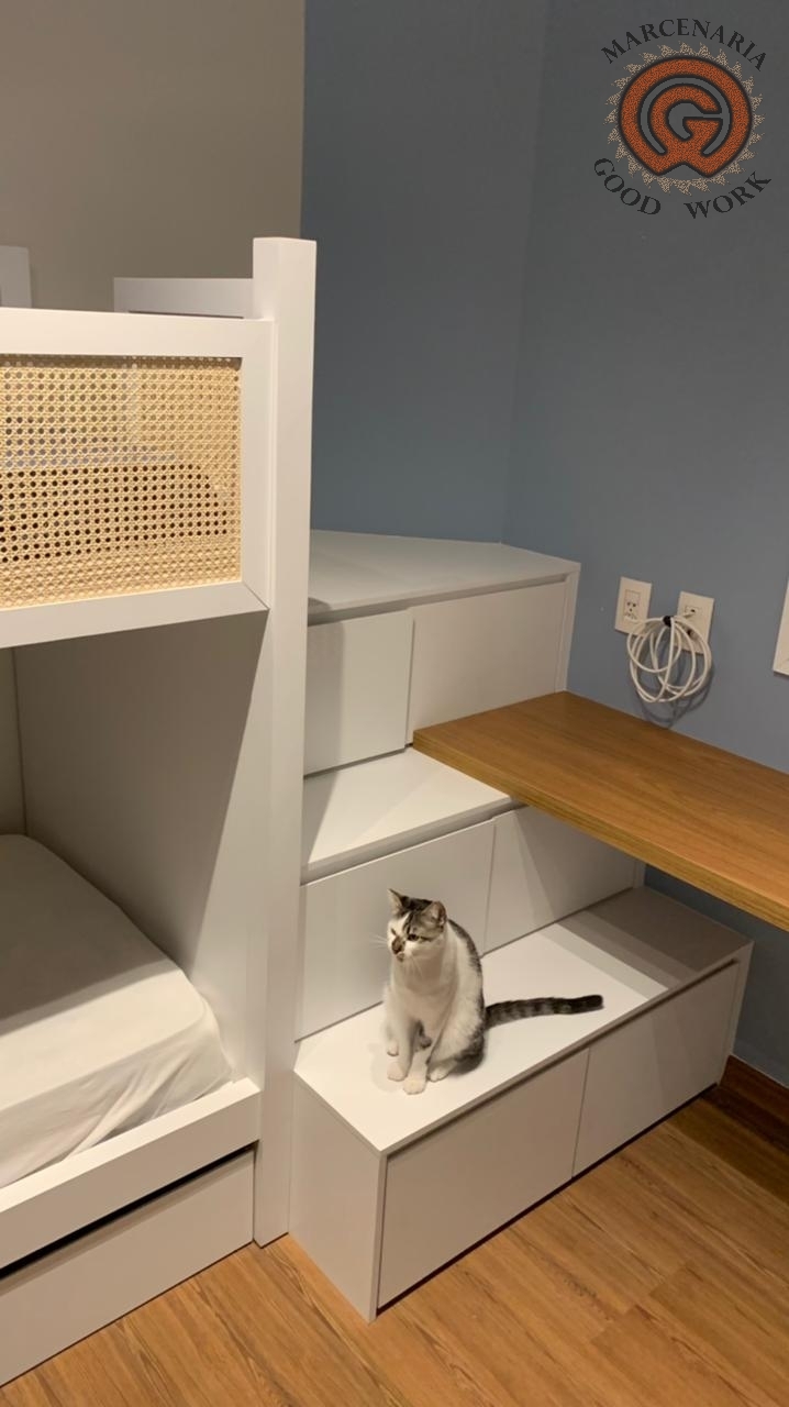 Beliche-Sob Medida-Mdf Branco Diamante-Detalhes em Palhinha Indiana-Bancada-Mdf Louro Freijó-Marcenaria Good Work-2.png