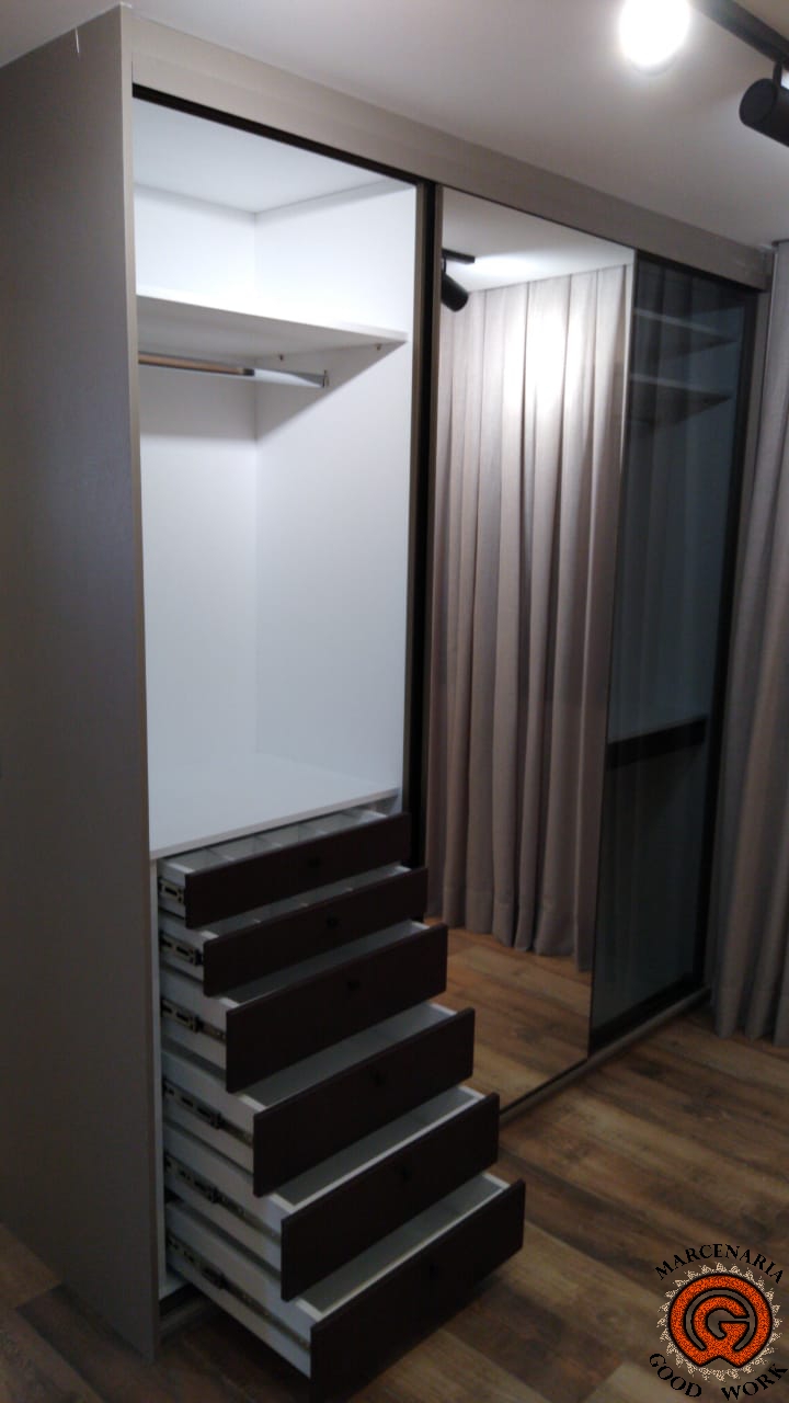 Closet-Frentes-Gavetas-Couro-Legitimo-Cyrela-Atmosfera-Marcenaria-Good-Work-4.jpg
