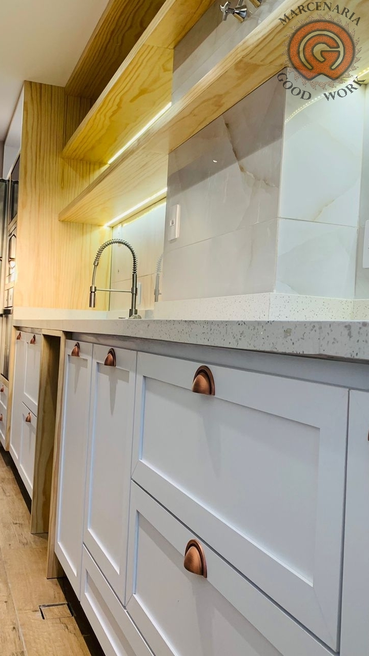 Cozinha-Sob Medida-Mdf Branco Diamante-Lâmina Natural Pinus-Marcenaria Good Work-5.png