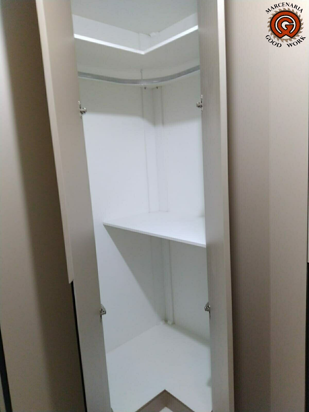 Roupeiro-L-Perola urbana-duratex-Puxadores-Cava-Marcenaria-Good-Work-3.png