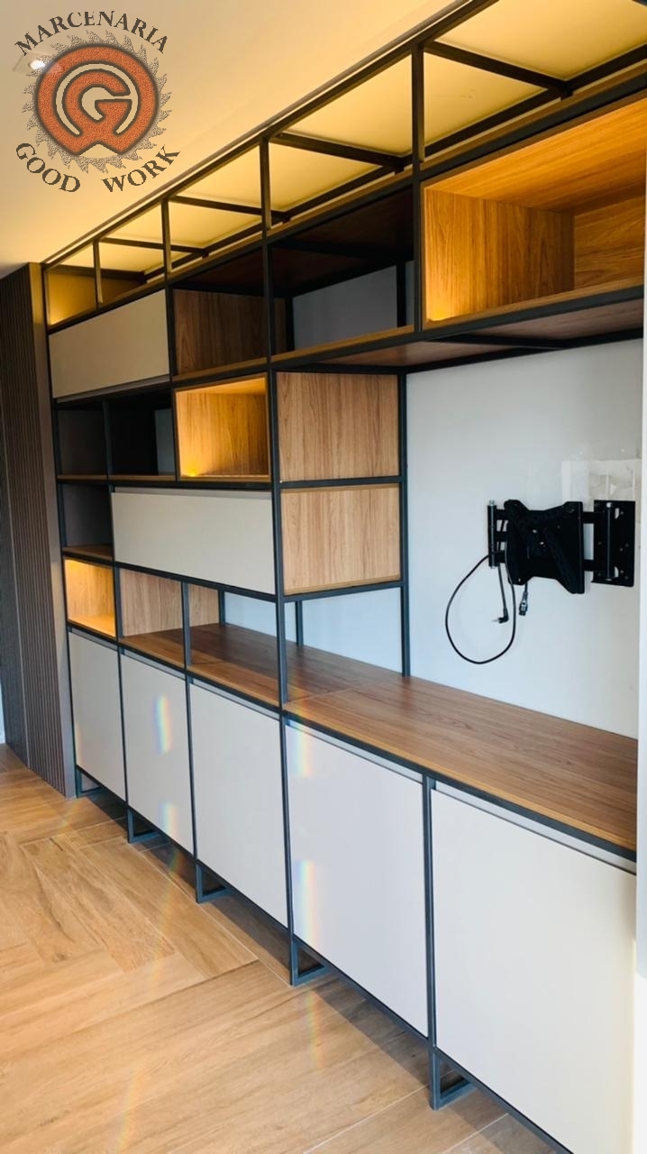 Estante-Sob Medida-Mdf Carvalho Hanover-Mdf Chamois-Tramato-Serralheria Preta-Marcenaria Good Work-3.png